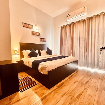 Pearl Grand Boutique Cottage In Omaxe Anandam Vrindavan - #Premium Ac Rooms With Balcony #Big Parking #Lift #Garden #Peaceful Area #Near Prem Mandir #Property Of The Year #Most Awarded Экстерьер фото