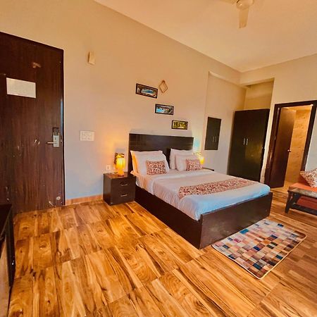Pearl Grand Boutique Cottage In Omaxe Anandam Vrindavan - #Premium Ac Rooms With Balcony #Big Parking #Lift #Garden #Peaceful Area #Near Prem Mandir #Property Of The Year #Most Awarded Экстерьер фото