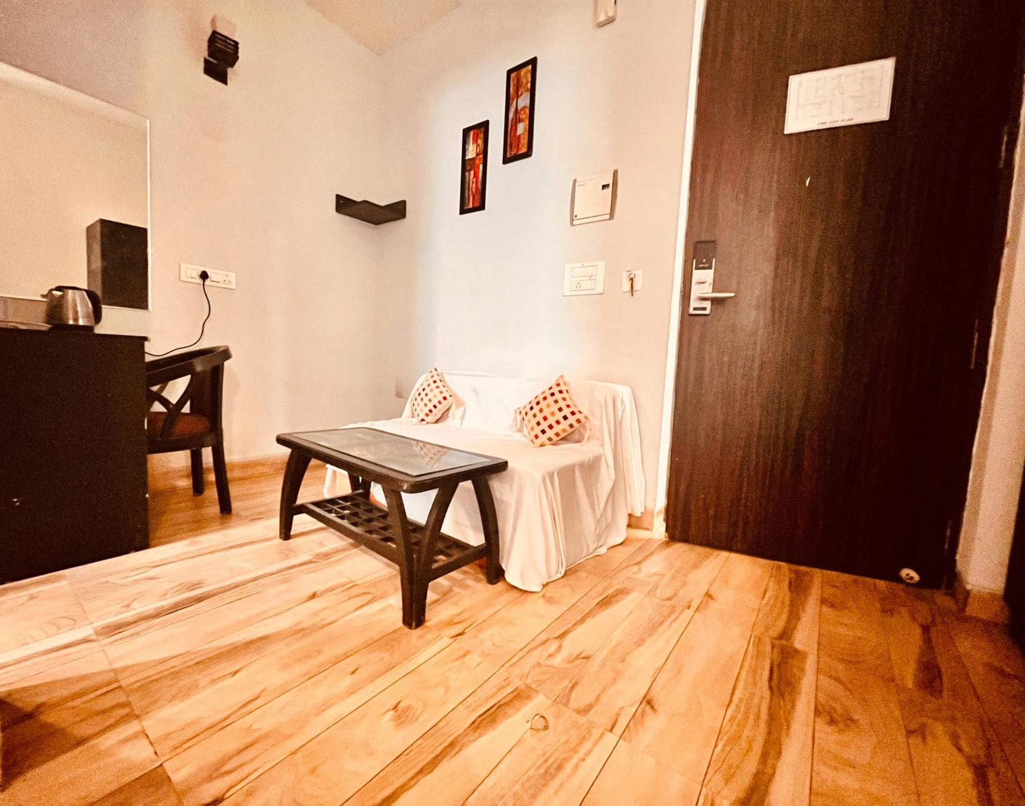 Pearl Grand Boutique Cottage In Omaxe Anandam Vrindavan - #Premium Ac Rooms With Balcony #Big Parking #Lift #Garden #Peaceful Area #Near Prem Mandir #Property Of The Year #Most Awarded Экстерьер фото