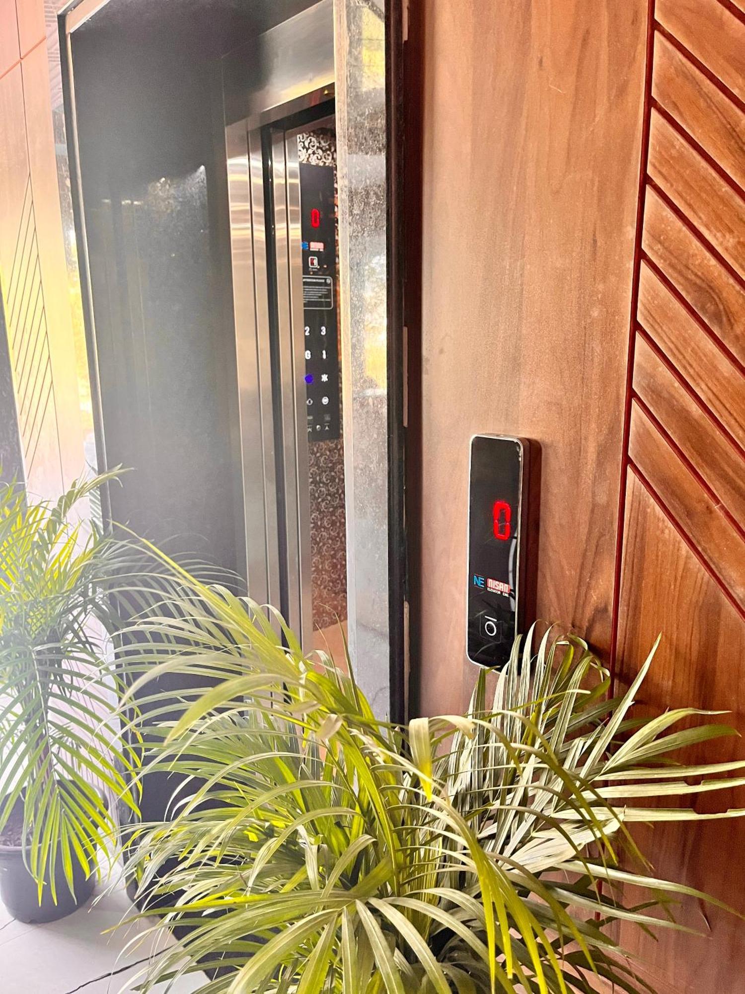 Pearl Grand Boutique Cottage In Omaxe Anandam Vrindavan - #Premium Ac Rooms With Balcony #Big Parking #Lift #Garden #Peaceful Area #Near Prem Mandir #Property Of The Year #Most Awarded Экстерьер фото