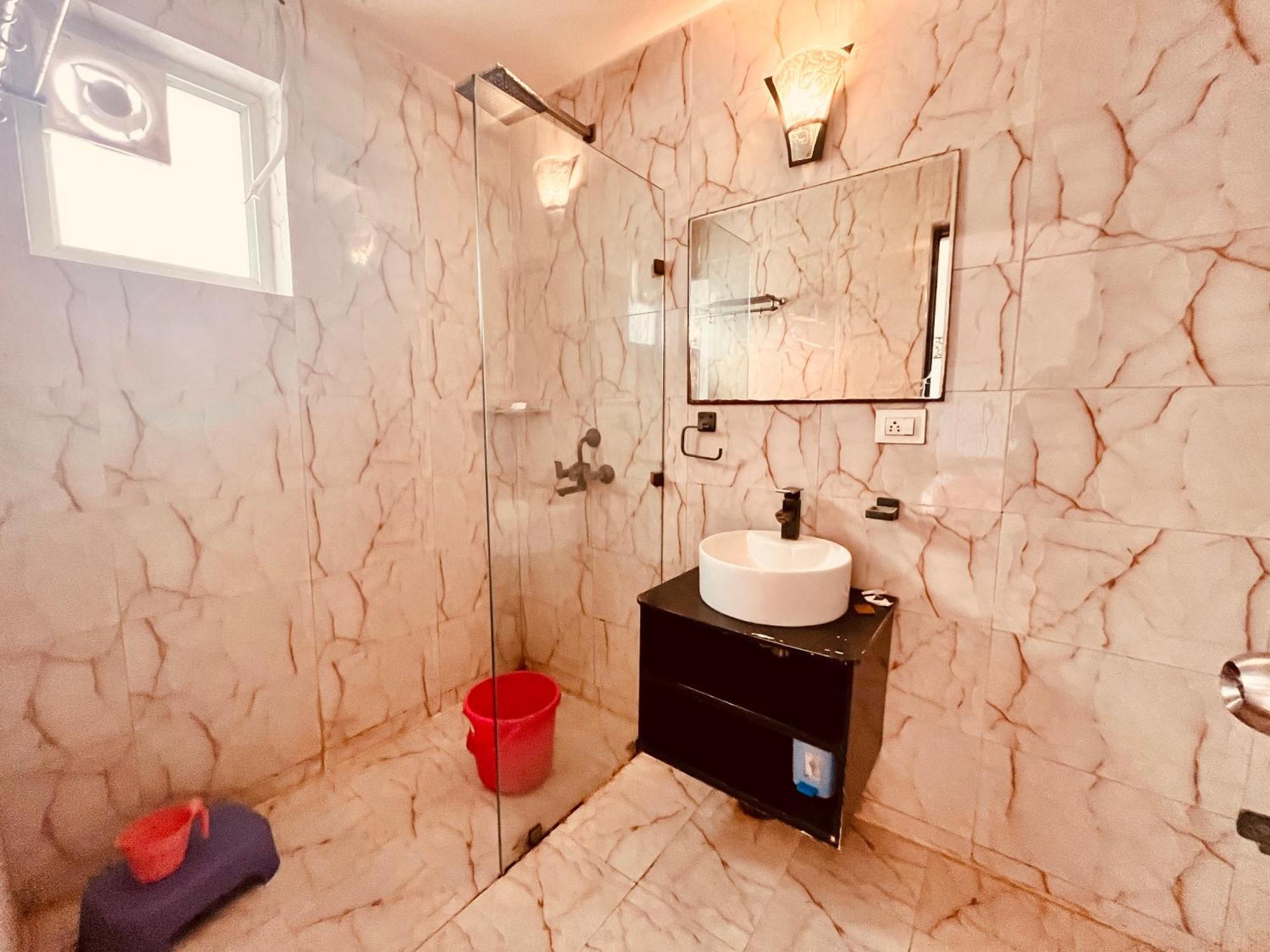 Pearl Grand Boutique Cottage In Omaxe Anandam Vrindavan - #Premium Ac Rooms With Balcony #Big Parking #Lift #Garden #Peaceful Area #Near Prem Mandir #Property Of The Year #Most Awarded Экстерьер фото