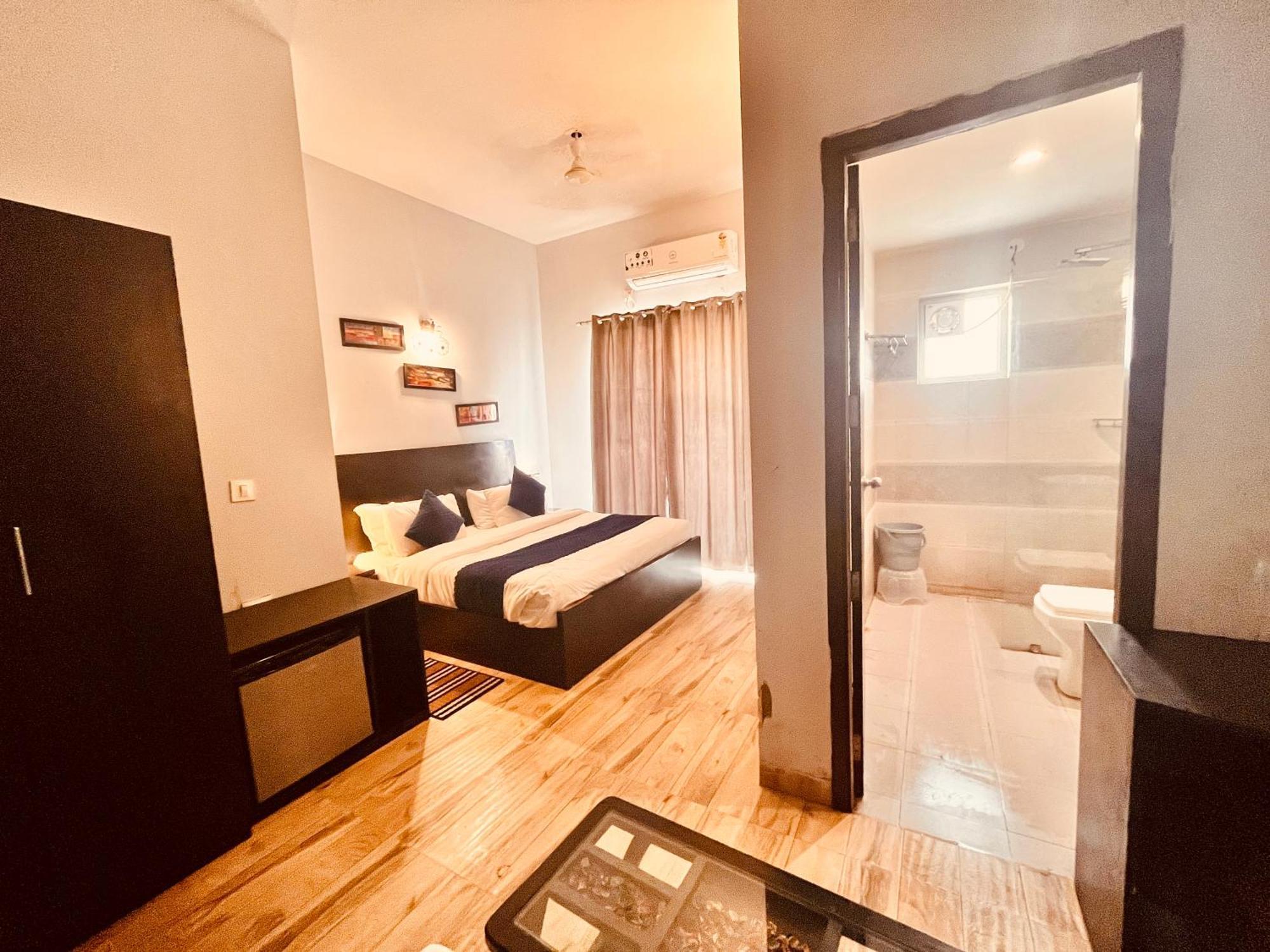 Pearl Grand Boutique Cottage In Omaxe Anandam Vrindavan - #Premium Ac Rooms With Balcony #Big Parking #Lift #Garden #Peaceful Area #Near Prem Mandir #Property Of The Year #Most Awarded Экстерьер фото