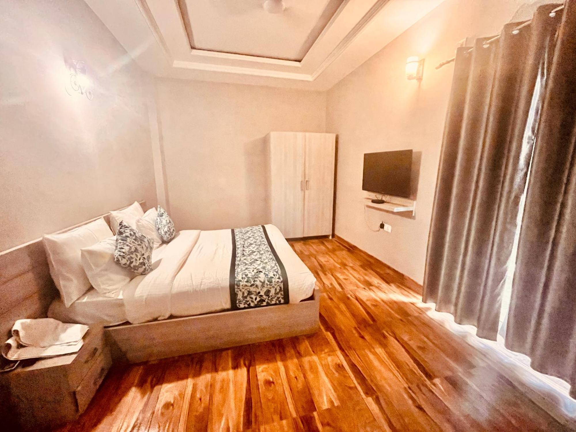 Pearl Grand Boutique Cottage In Omaxe Anandam Vrindavan - #Premium Ac Rooms With Balcony #Big Parking #Lift #Garden #Peaceful Area #Near Prem Mandir #Property Of The Year #Most Awarded Экстерьер фото
