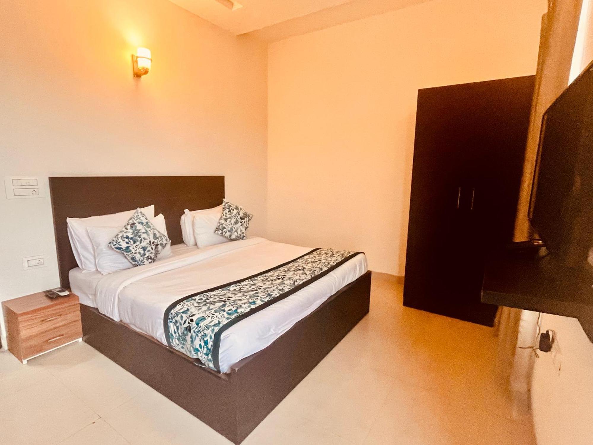 Pearl Grand Boutique Cottage In Omaxe Anandam Vrindavan - #Premium Ac Rooms With Balcony #Big Parking #Lift #Garden #Peaceful Area #Near Prem Mandir #Property Of The Year #Most Awarded Экстерьер фото