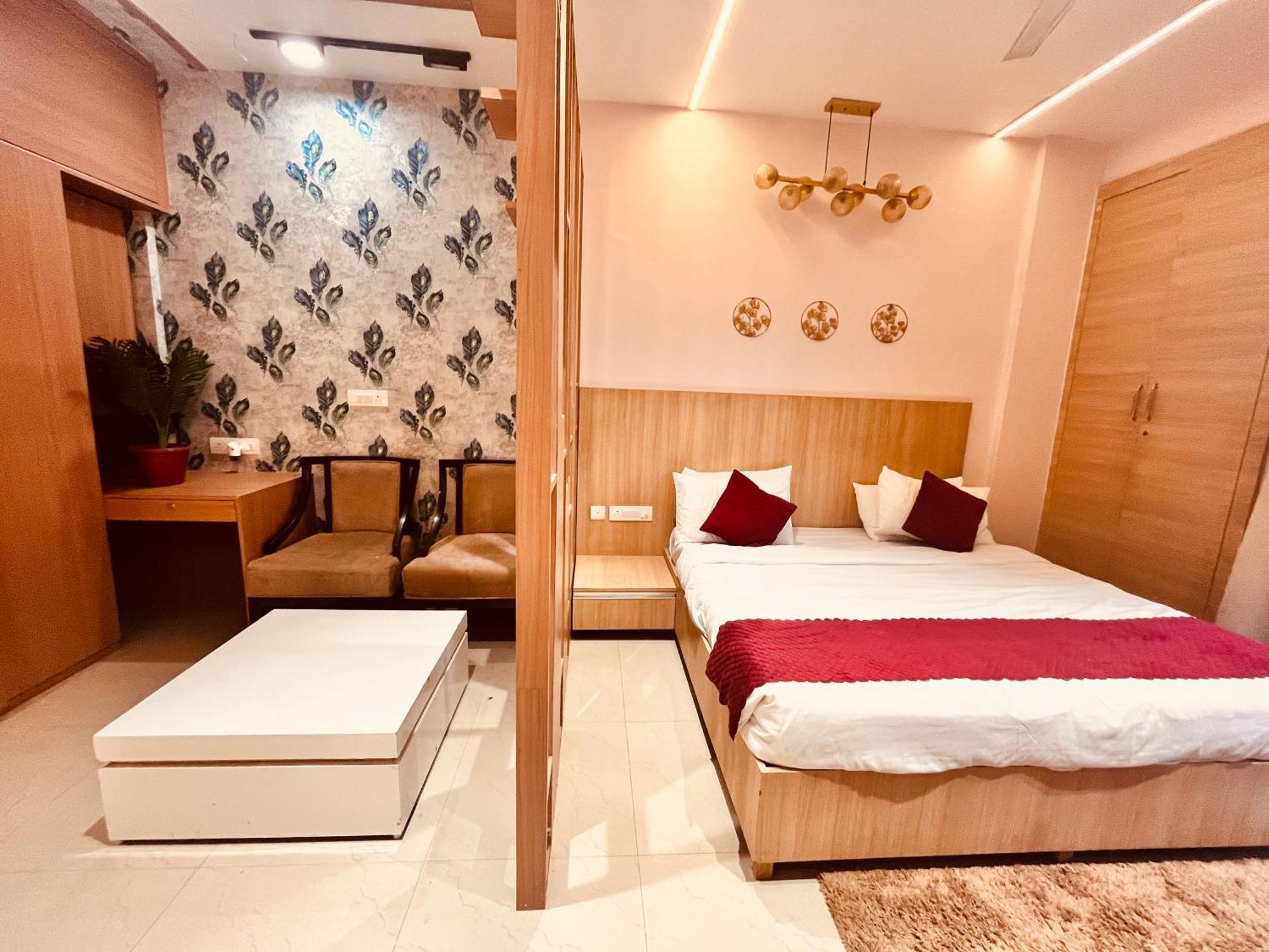 Pearl Grand Boutique Cottage In Omaxe Anandam Vrindavan - #Premium Ac Rooms With Balcony #Big Parking #Lift #Garden #Peaceful Area #Near Prem Mandir #Property Of The Year #Most Awarded Экстерьер фото