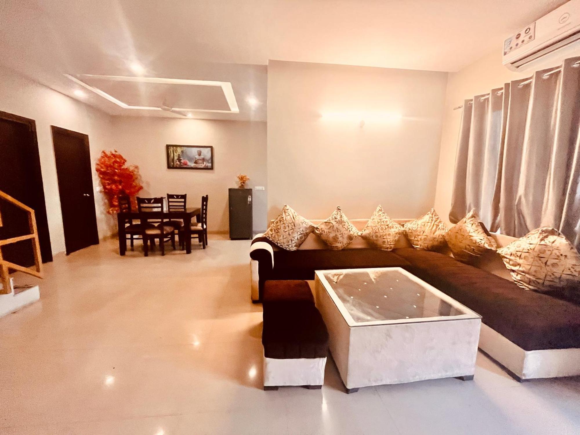 Pearl Grand Boutique Cottage In Omaxe Anandam Vrindavan - #Premium Ac Rooms With Balcony #Big Parking #Lift #Garden #Peaceful Area #Near Prem Mandir #Property Of The Year #Most Awarded Экстерьер фото