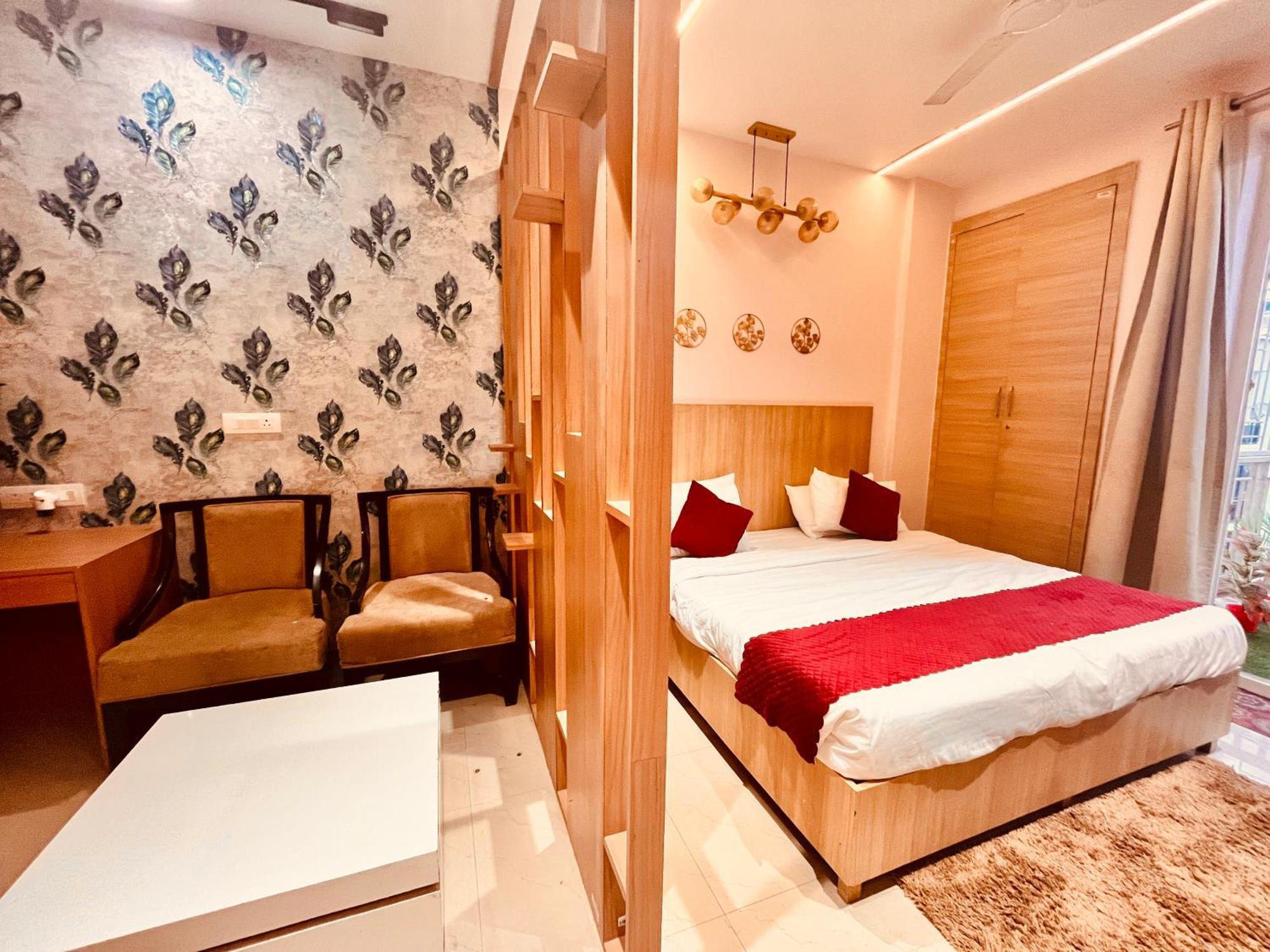 Pearl Grand Boutique Cottage In Omaxe Anandam Vrindavan - #Premium Ac Rooms With Balcony #Big Parking #Lift #Garden #Peaceful Area #Near Prem Mandir #Property Of The Year #Most Awarded Экстерьер фото