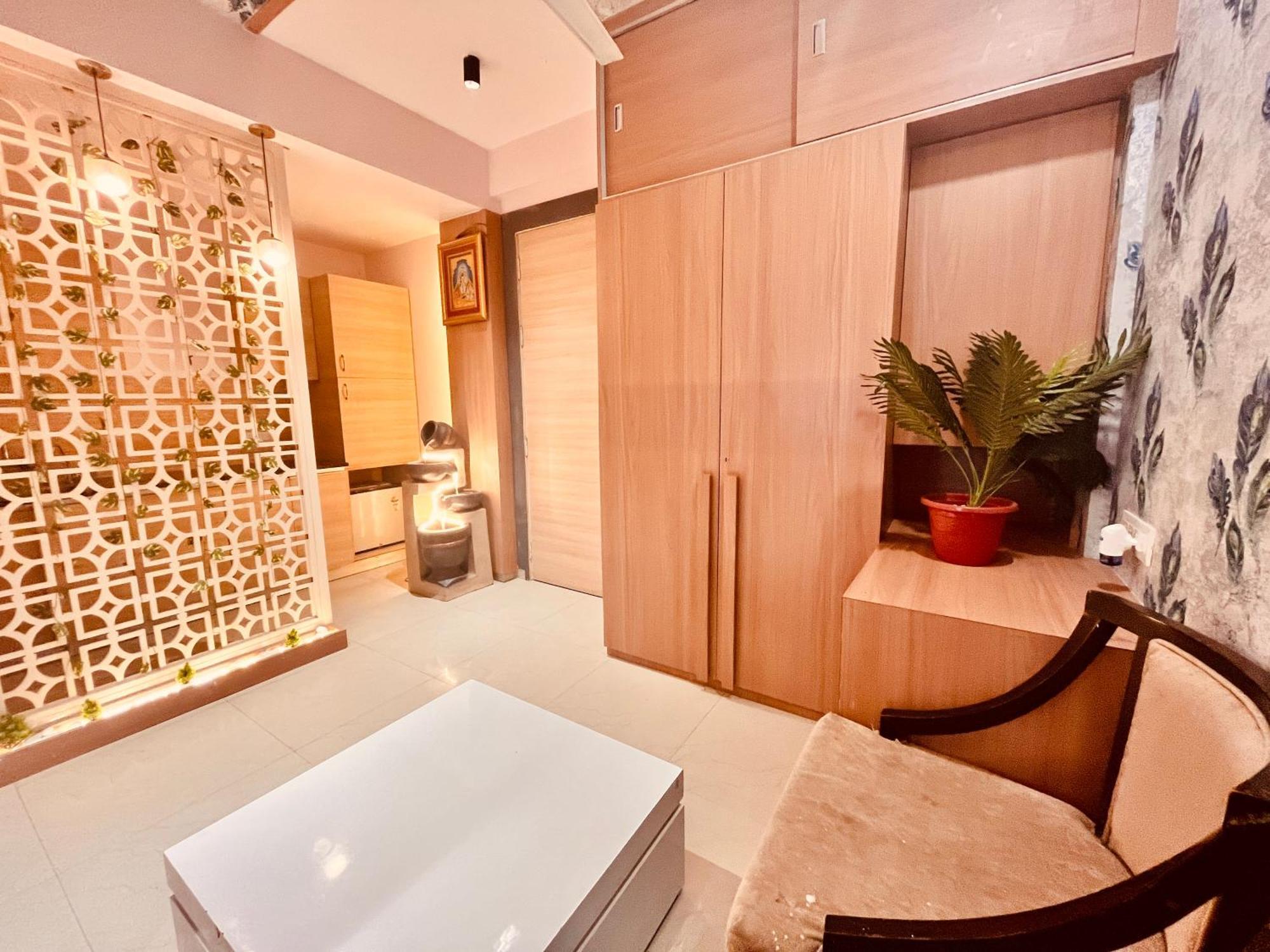 Pearl Grand Boutique Cottage In Omaxe Anandam Vrindavan - #Premium Ac Rooms With Balcony #Big Parking #Lift #Garden #Peaceful Area #Near Prem Mandir #Property Of The Year #Most Awarded Экстерьер фото