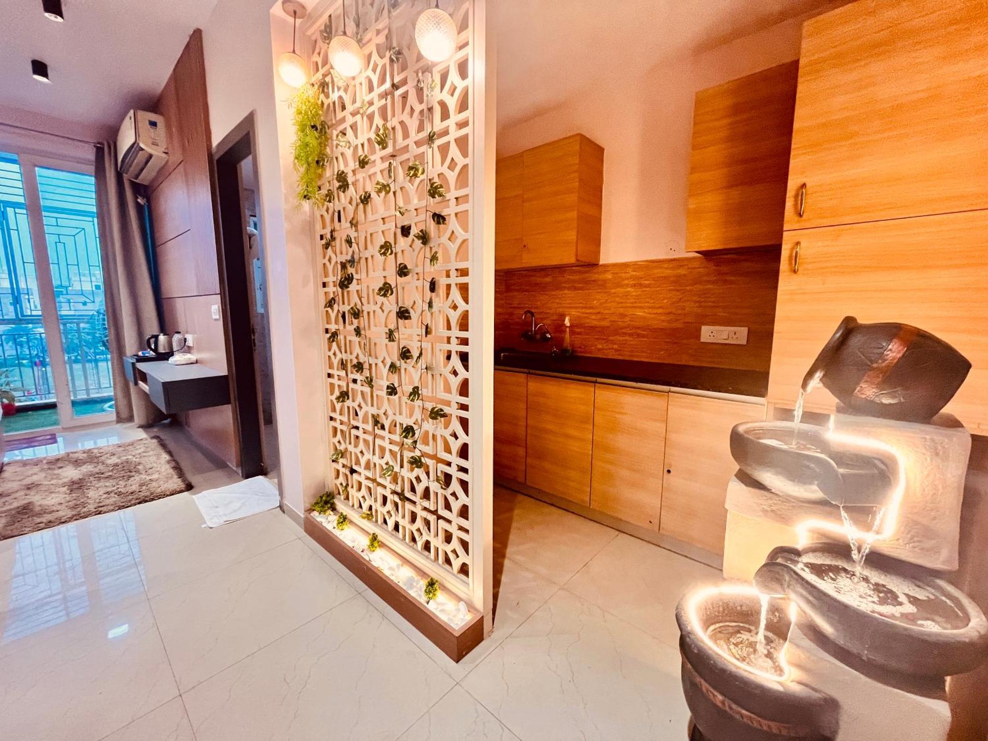 Pearl Grand Boutique Cottage In Omaxe Anandam Vrindavan - #Premium Ac Rooms With Balcony #Big Parking #Lift #Garden #Peaceful Area #Near Prem Mandir #Property Of The Year #Most Awarded Экстерьер фото