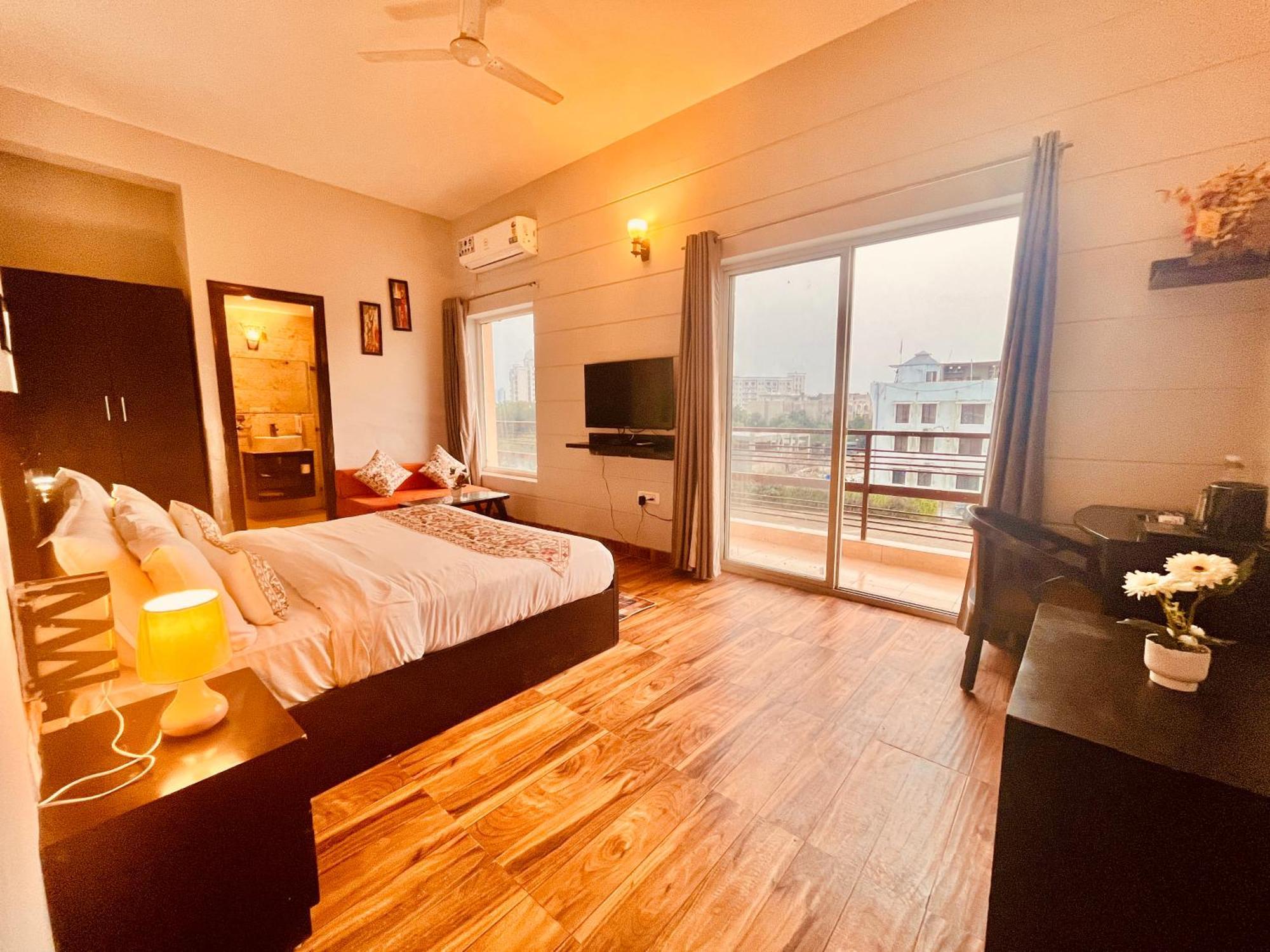 Pearl Grand Boutique Cottage In Omaxe Anandam Vrindavan - #Premium Ac Rooms With Balcony #Big Parking #Lift #Garden #Peaceful Area #Near Prem Mandir #Property Of The Year #Most Awarded Экстерьер фото
