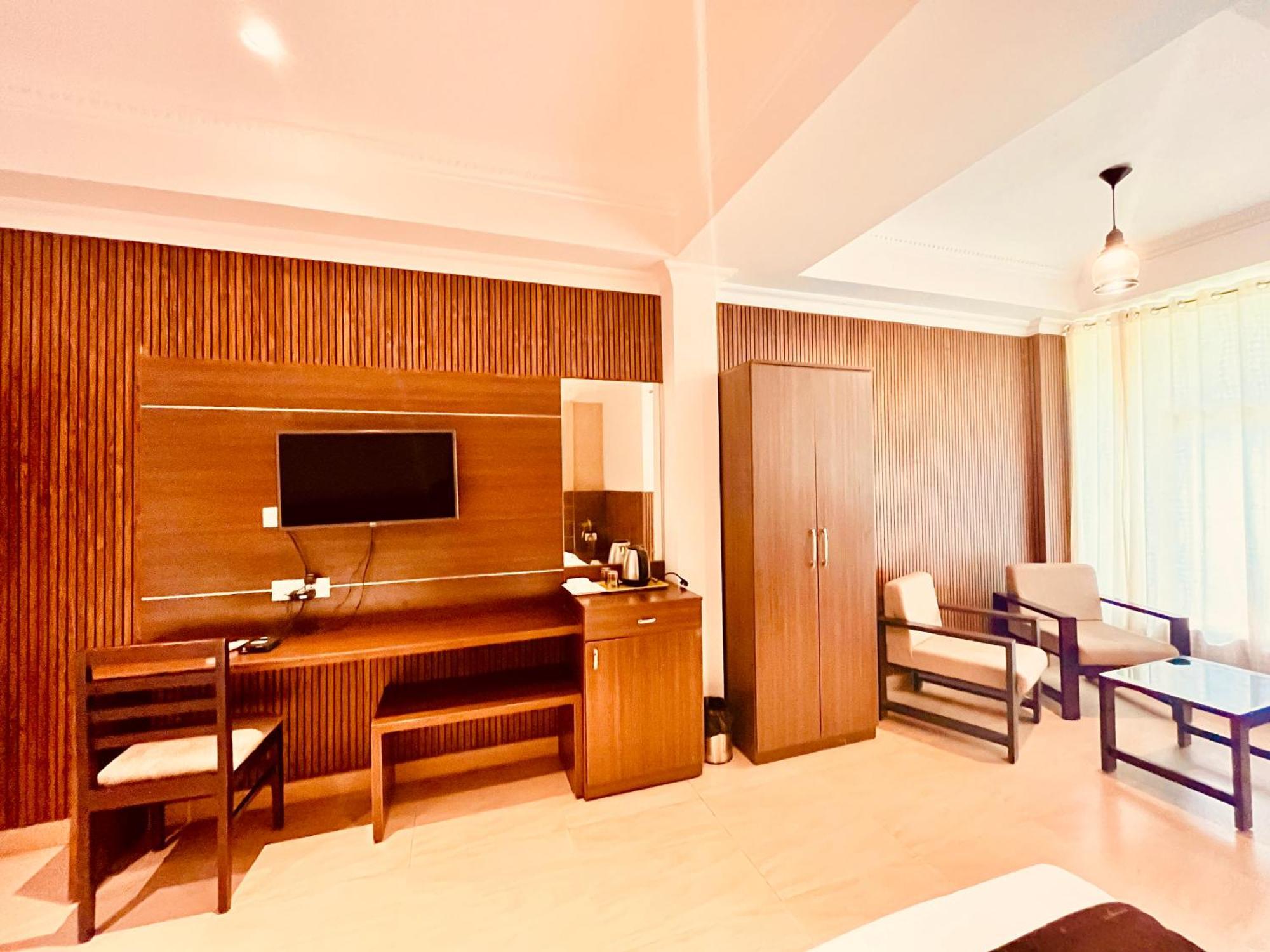 Pearl Grand Boutique Cottage In Omaxe Anandam Vrindavan - #Premium Ac Rooms With Balcony #Big Parking #Lift #Garden #Peaceful Area #Near Prem Mandir #Property Of The Year #Most Awarded Экстерьер фото