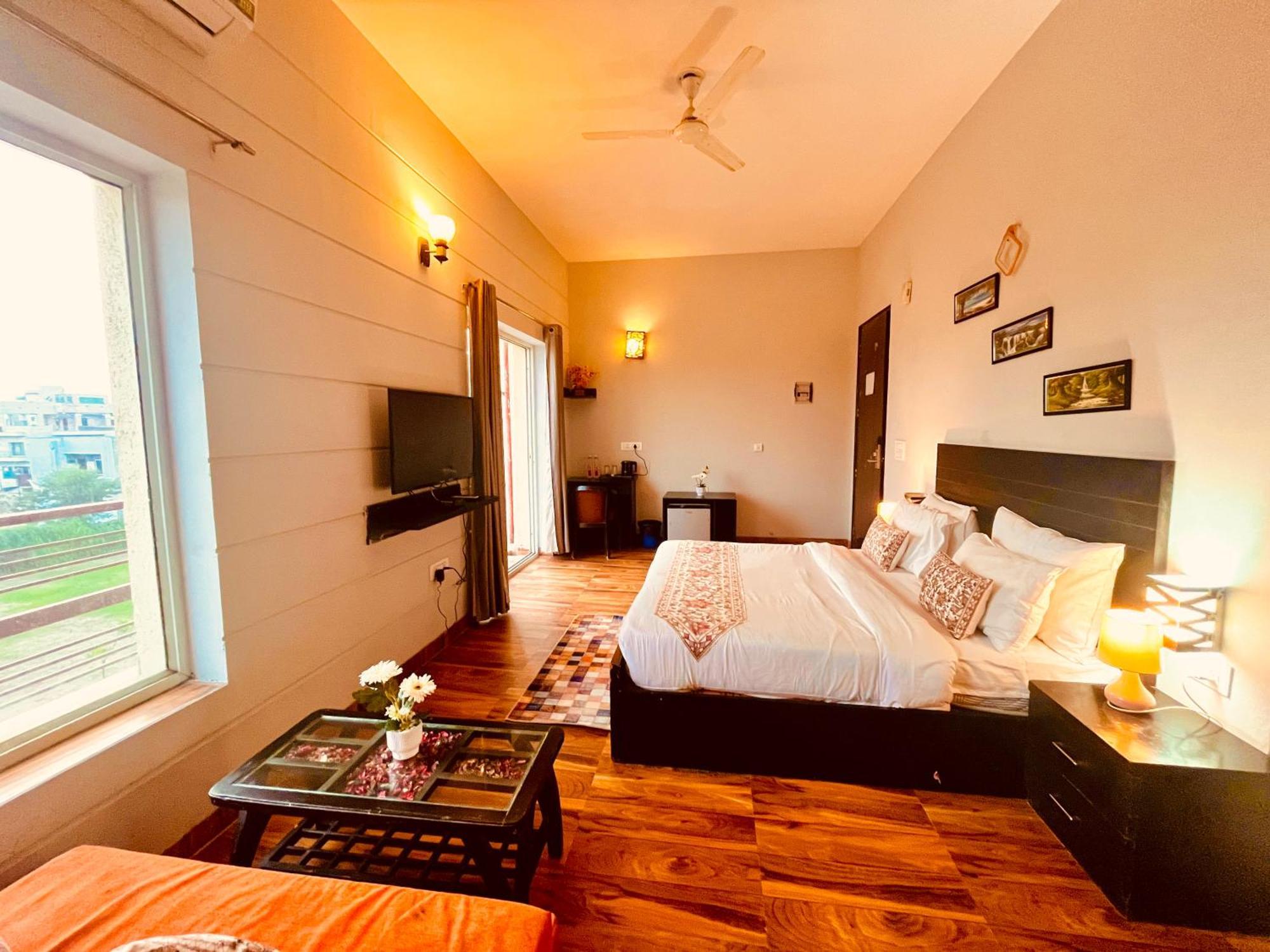 Pearl Grand Boutique Cottage In Omaxe Anandam Vrindavan - #Premium Ac Rooms With Balcony #Big Parking #Lift #Garden #Peaceful Area #Near Prem Mandir #Property Of The Year #Most Awarded Экстерьер фото