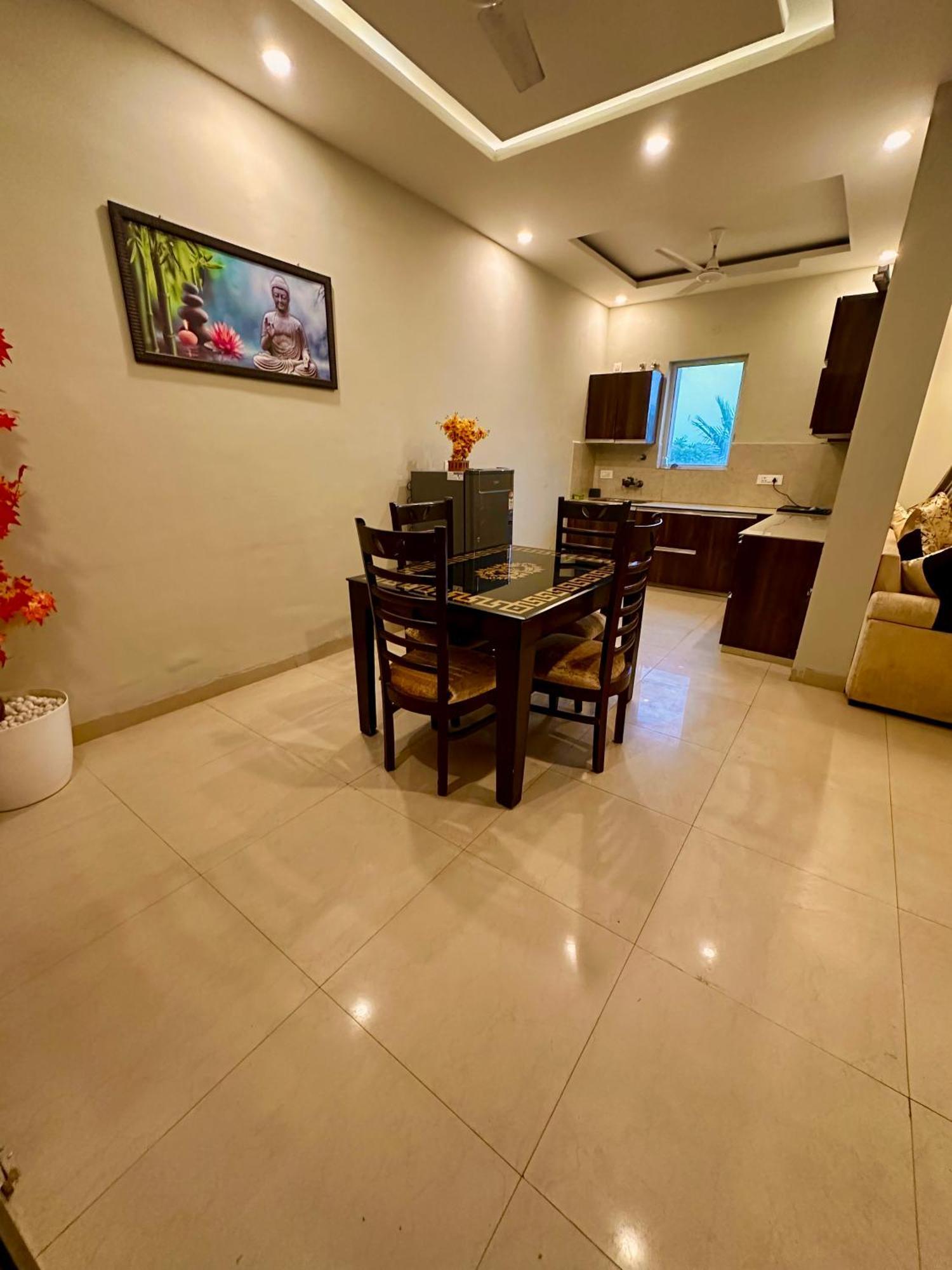 Pearl Grand Boutique Cottage In Omaxe Anandam Vrindavan - #Premium Ac Rooms With Balcony #Big Parking #Lift #Garden #Peaceful Area #Near Prem Mandir #Property Of The Year #Most Awarded Экстерьер фото