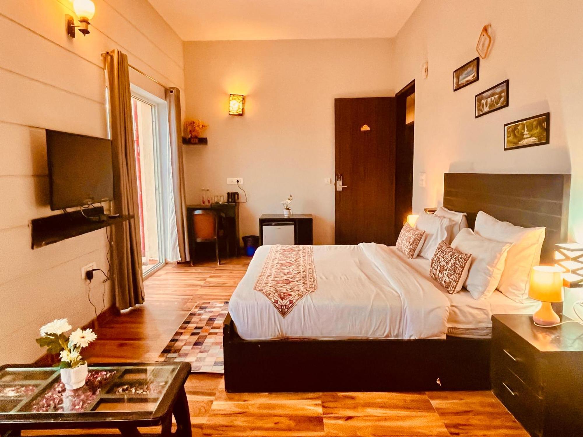 Pearl Grand Boutique Cottage In Omaxe Anandam Vrindavan - #Premium Ac Rooms With Balcony #Big Parking #Lift #Garden #Peaceful Area #Near Prem Mandir #Property Of The Year #Most Awarded Экстерьер фото