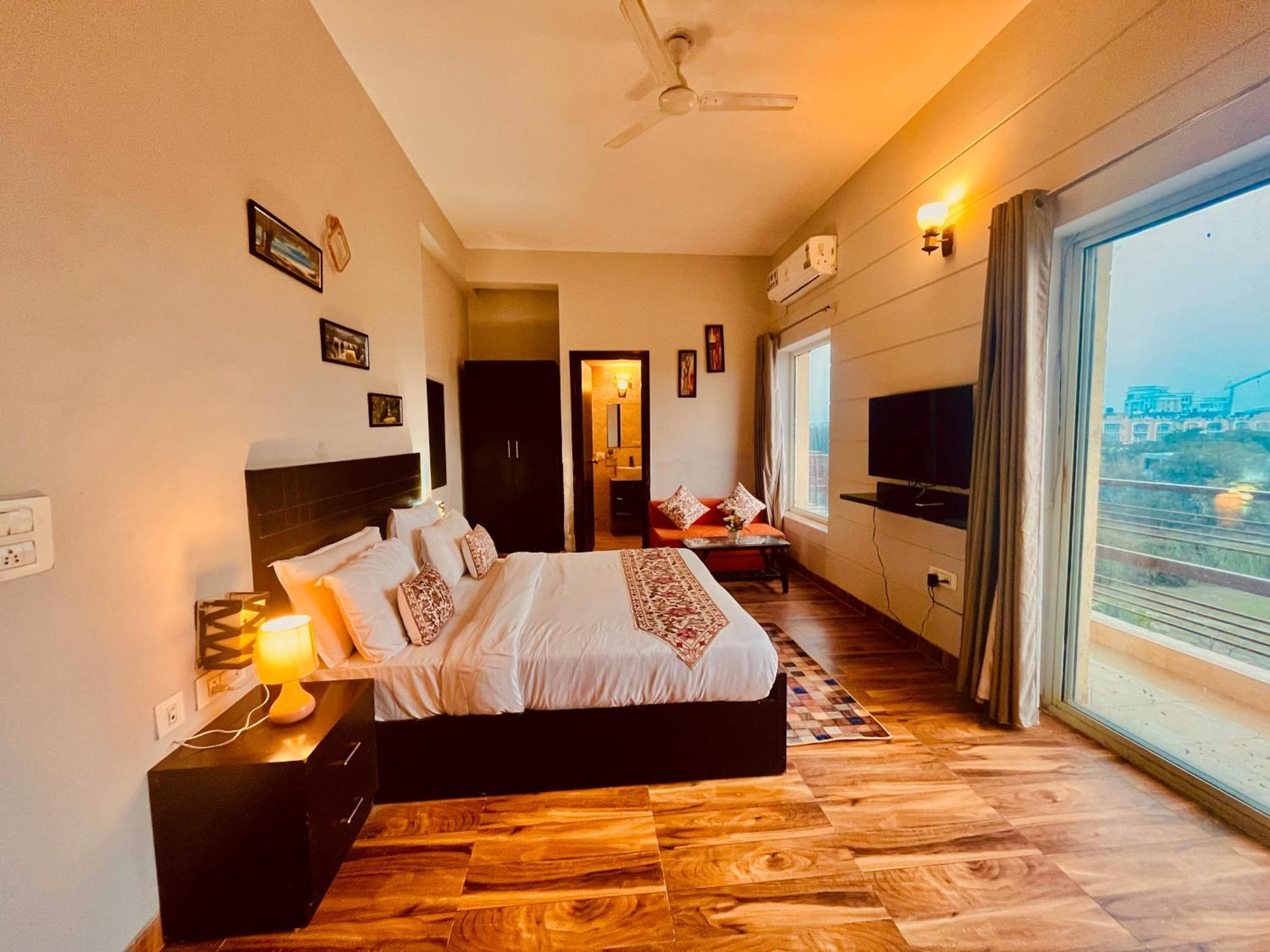 Pearl Grand Boutique Cottage In Omaxe Anandam Vrindavan - #Premium Ac Rooms With Balcony #Big Parking #Lift #Garden #Peaceful Area #Near Prem Mandir #Property Of The Year #Most Awarded Экстерьер фото